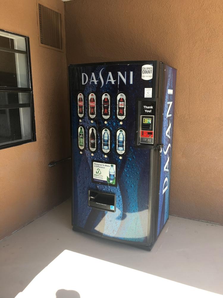 Days Inn By Wyndham Tucson Airport Drexel Heights Eksteriør billede