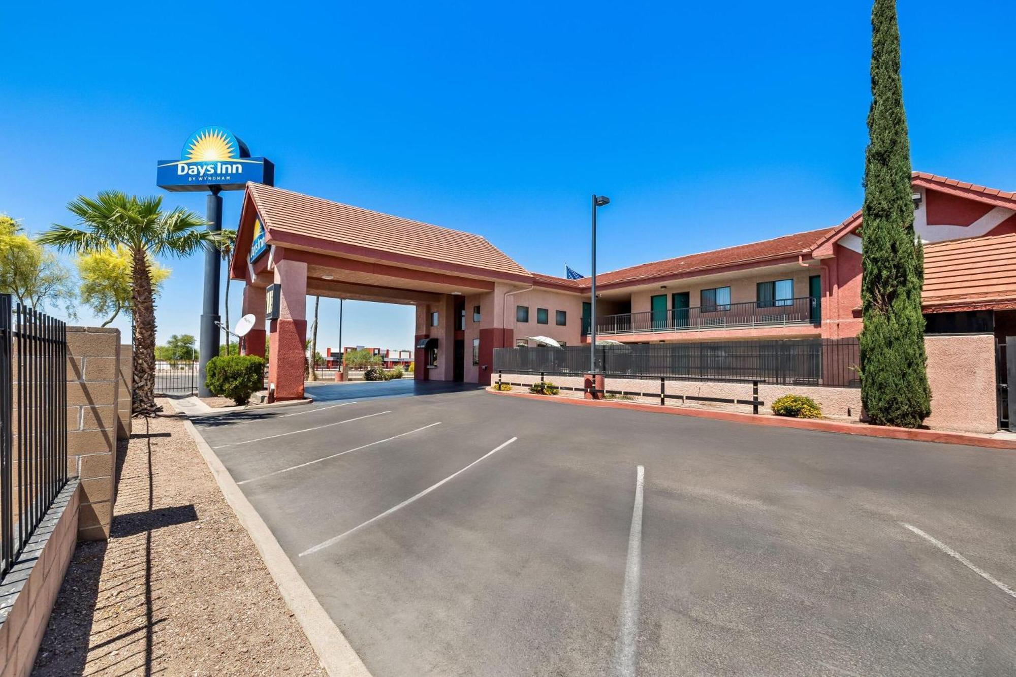 Days Inn By Wyndham Tucson Airport Drexel Heights Eksteriør billede